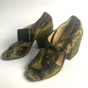CAbi Velvet Interlock Block Heel Sandals sz 7.5‎